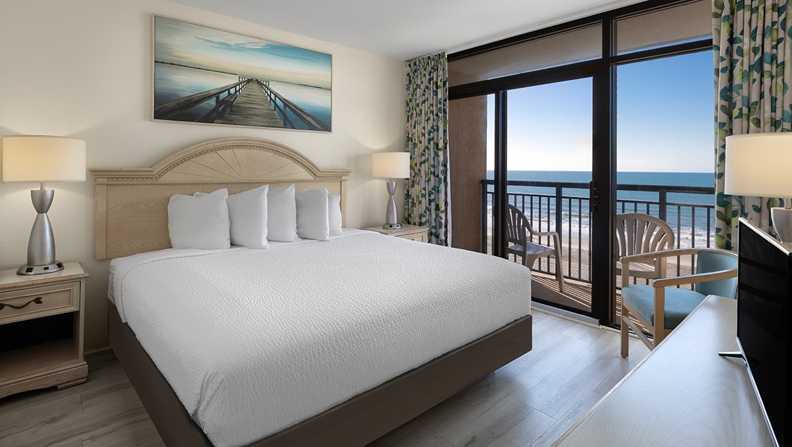 Bedroom with one bed